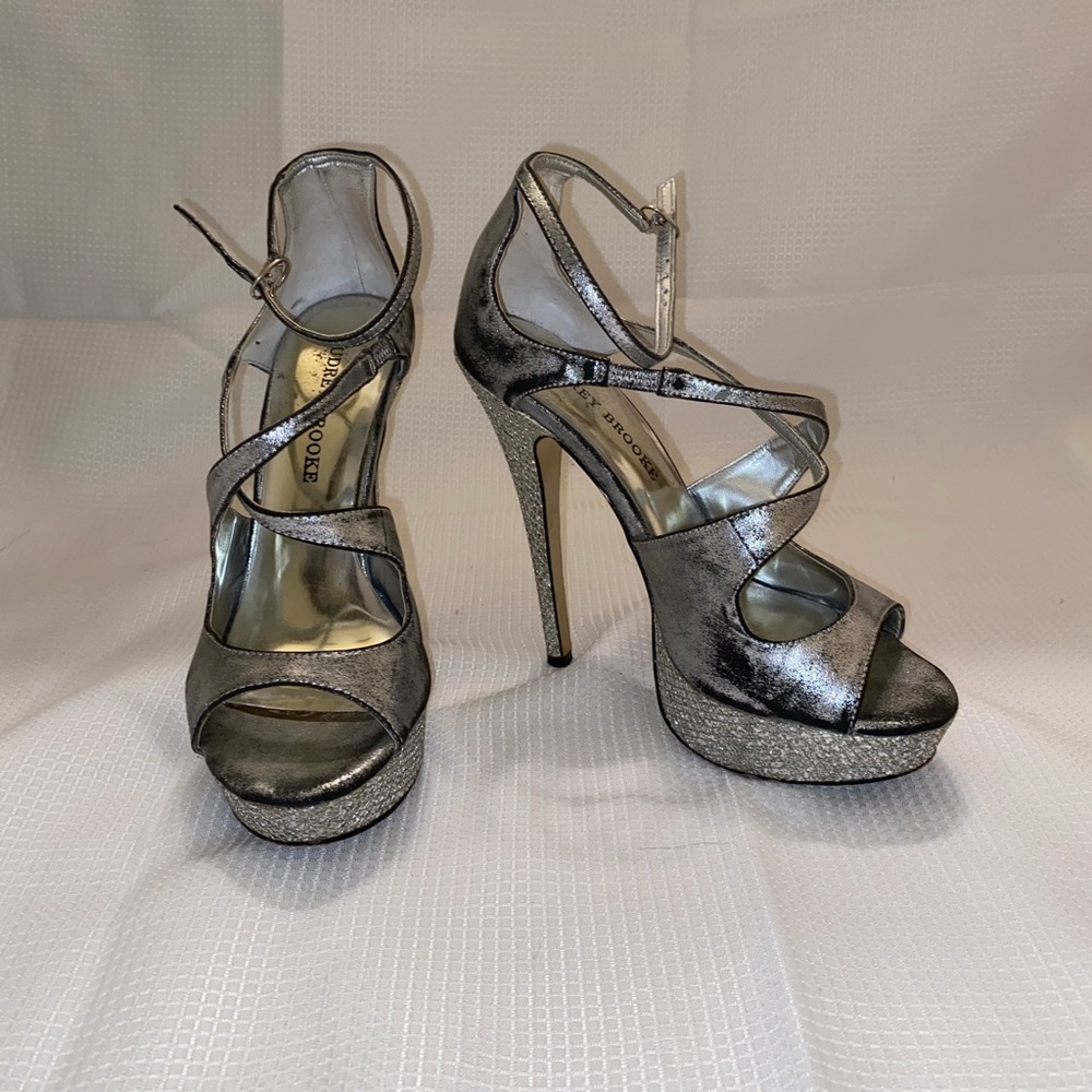 Heels - Picture 2 of 4
